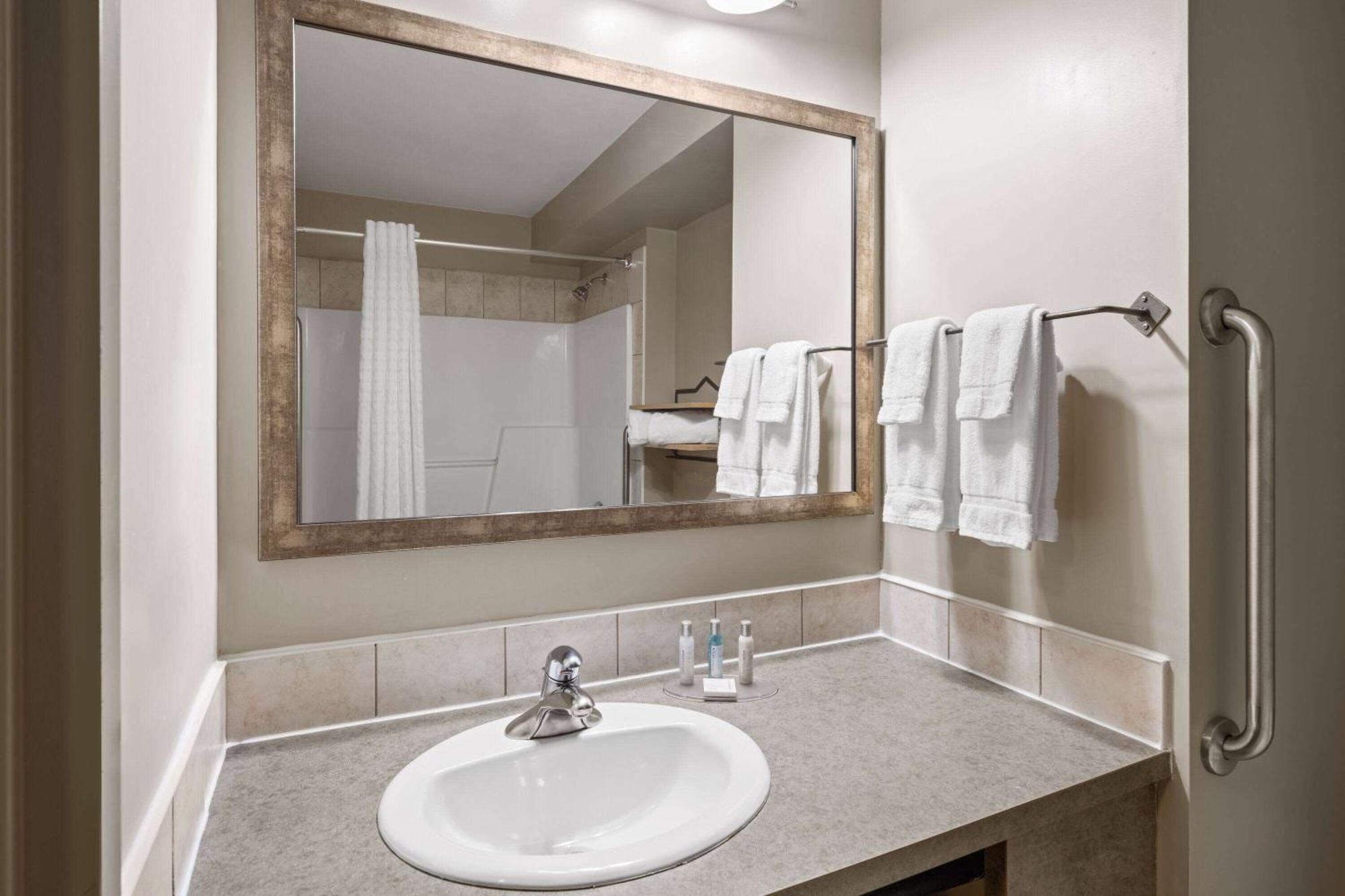 Vantage Inns&Suites Fort Mcmurray Extérieur photo
