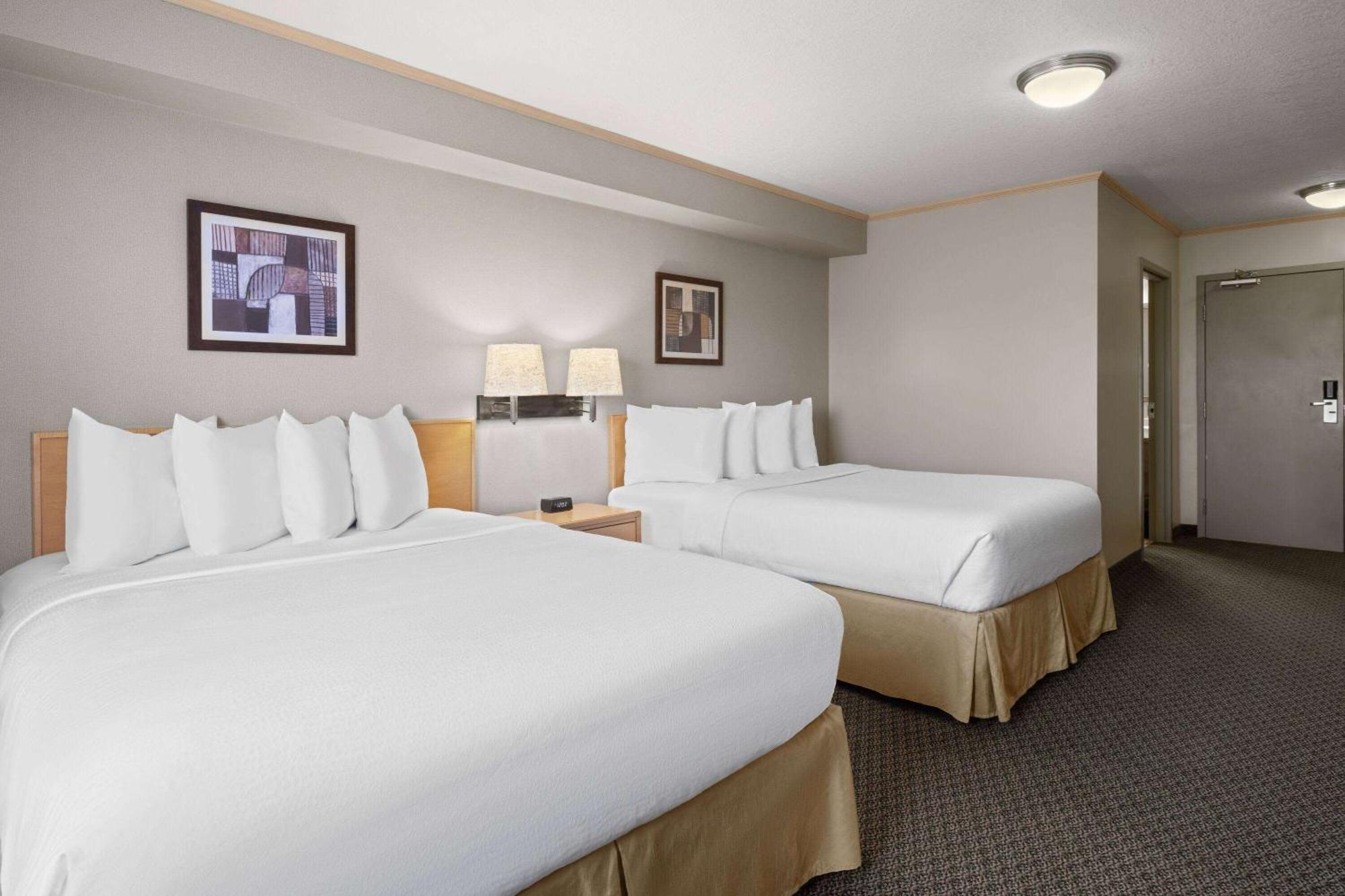 Vantage Inns&Suites Fort Mcmurray Extérieur photo