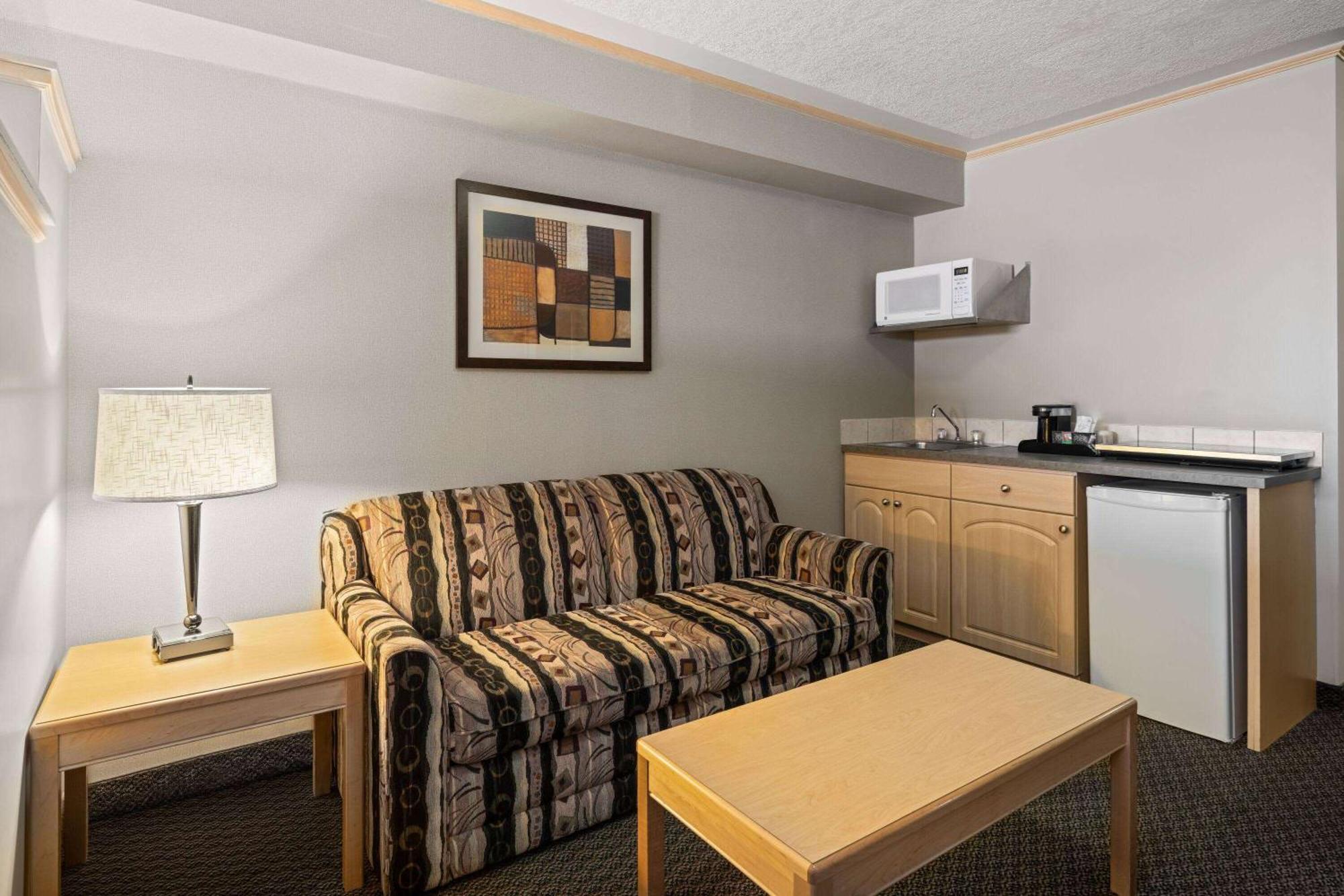 Vantage Inns&Suites Fort Mcmurray Extérieur photo