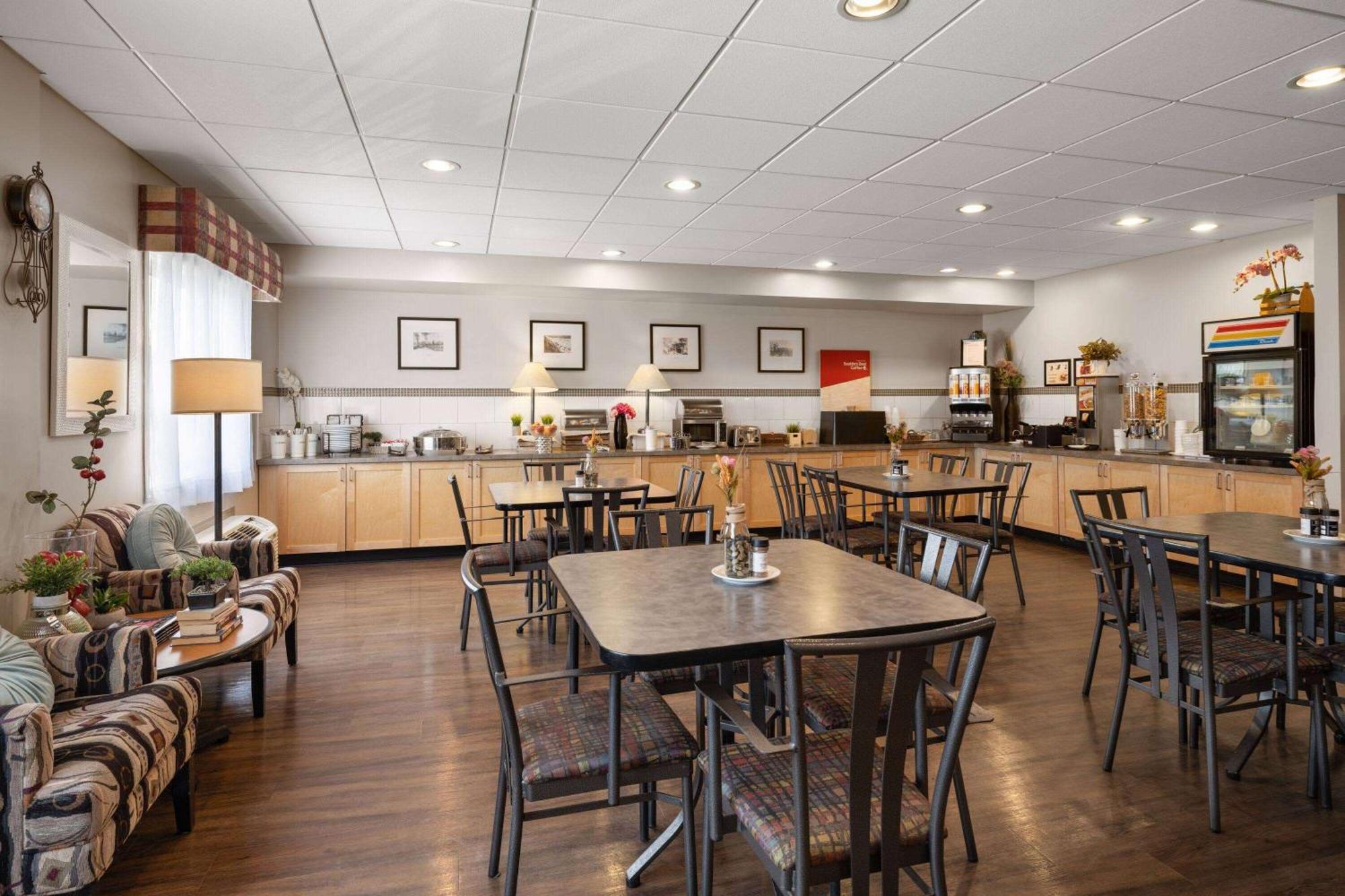 Vantage Inns&Suites Fort Mcmurray Extérieur photo