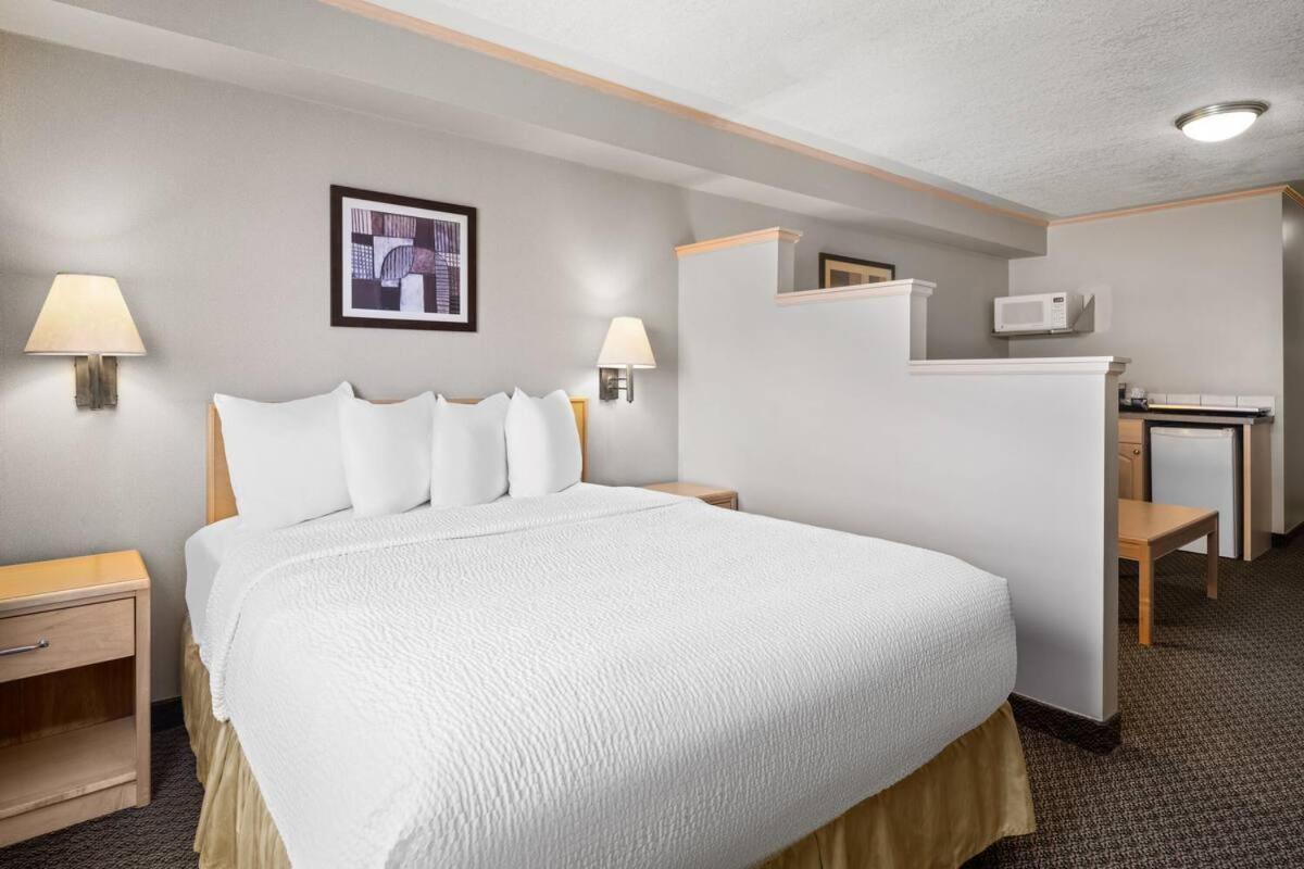 Vantage Inns&Suites Fort Mcmurray Extérieur photo