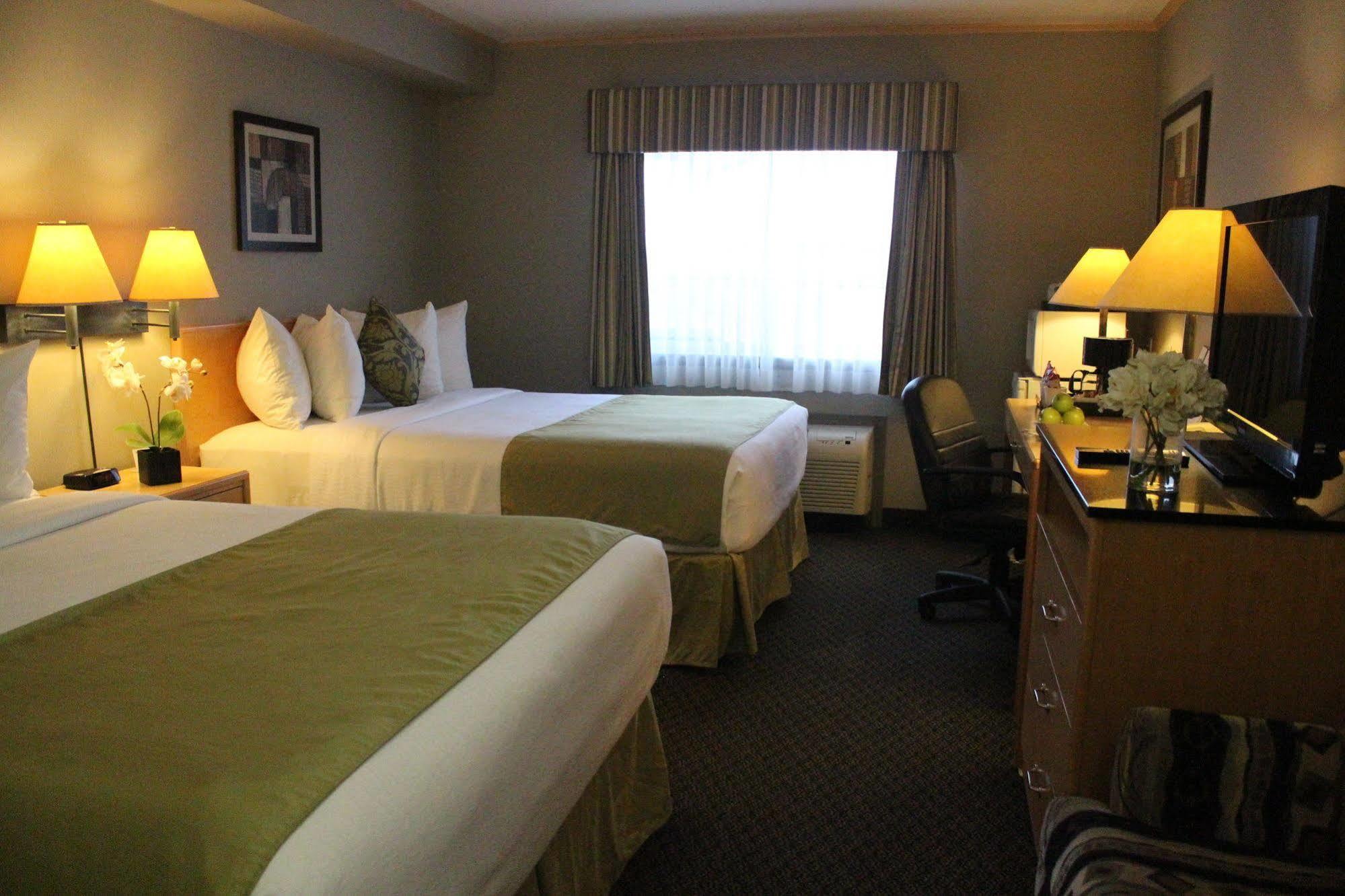 Vantage Inns&Suites Fort Mcmurray Extérieur photo