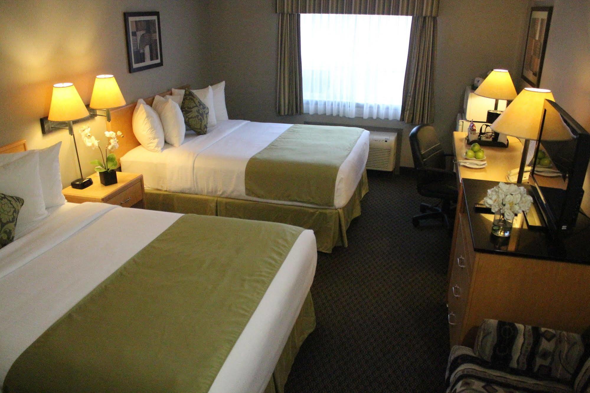 Vantage Inns&Suites Fort Mcmurray Extérieur photo