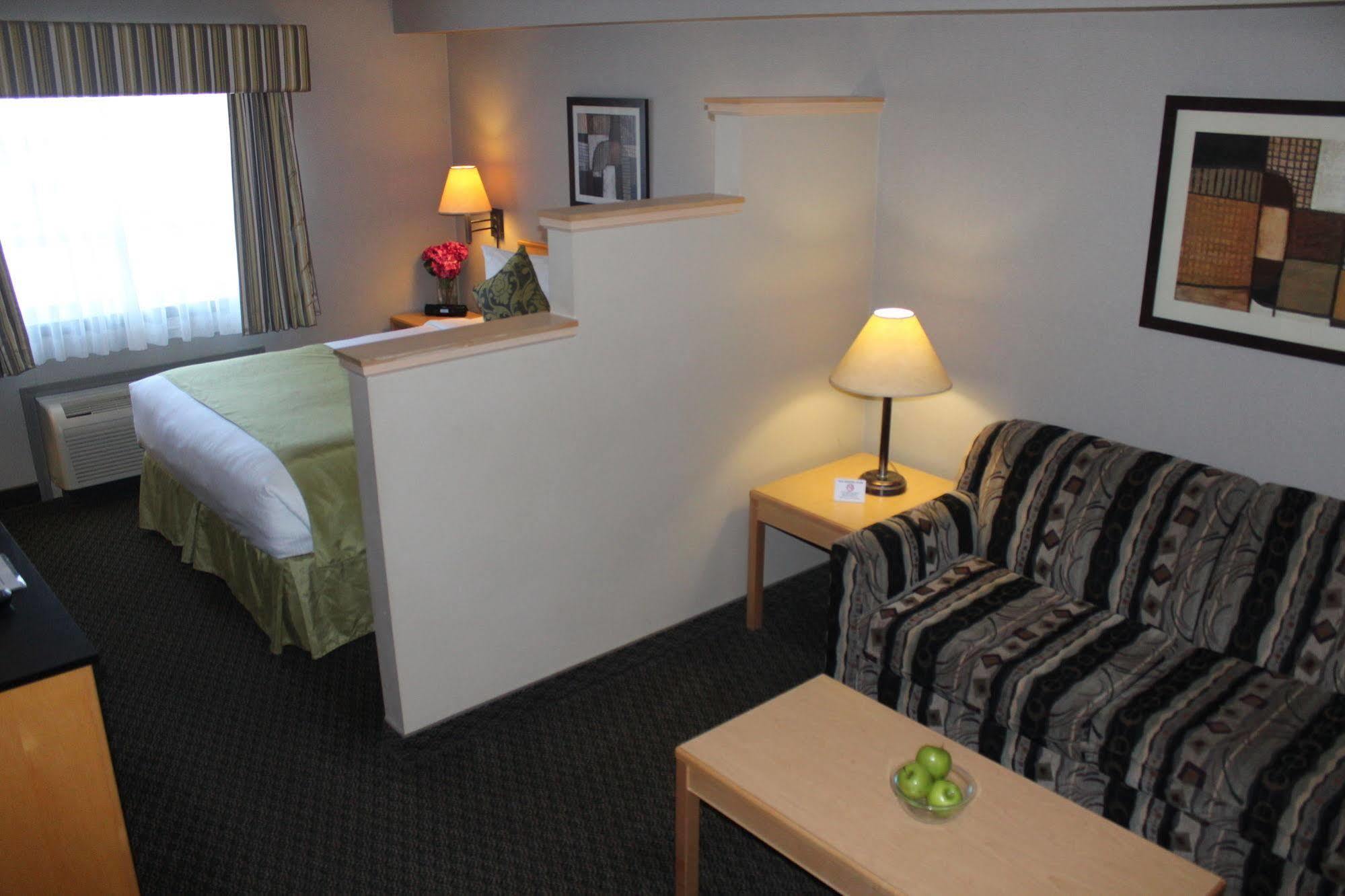 Vantage Inns&Suites Fort Mcmurray Extérieur photo